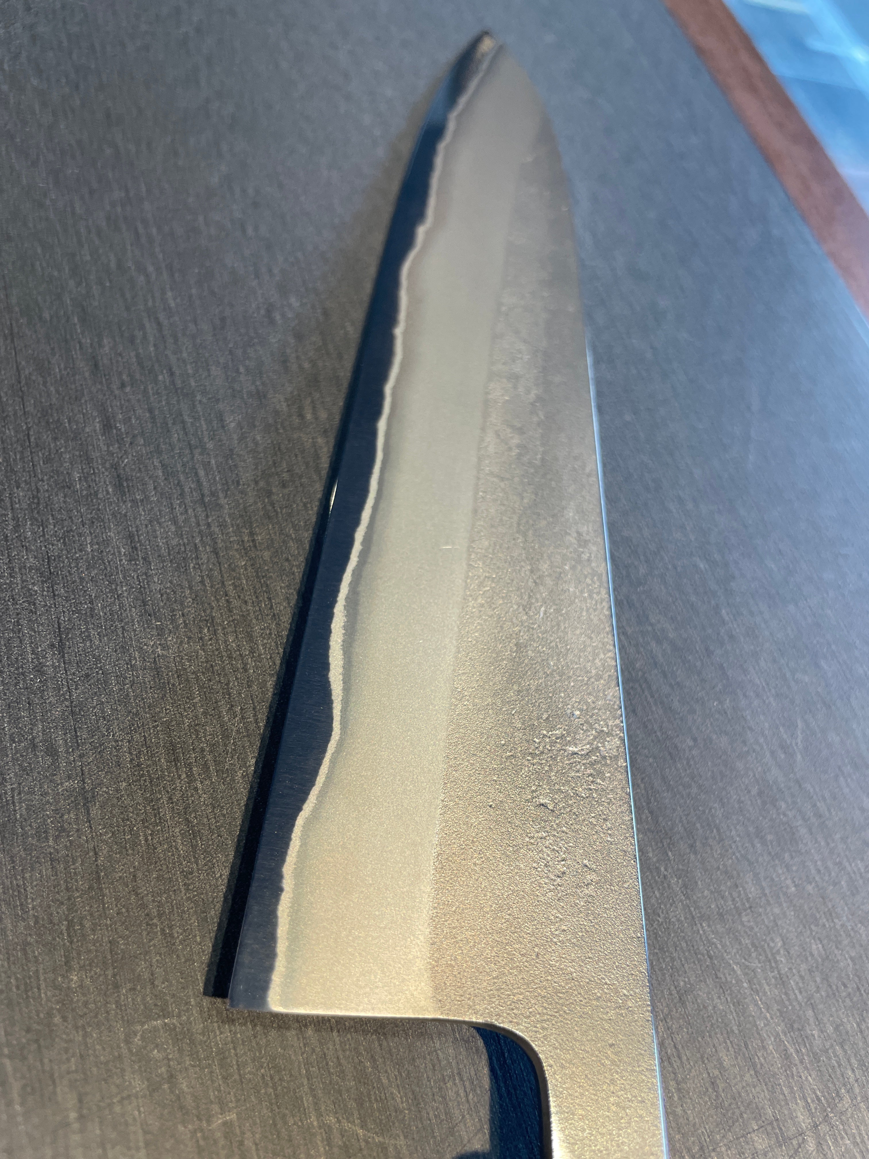 KN0056)初心 吉金 白二鋼梨地 黒檀柄 牛刀210mm | Blacksmith Japan